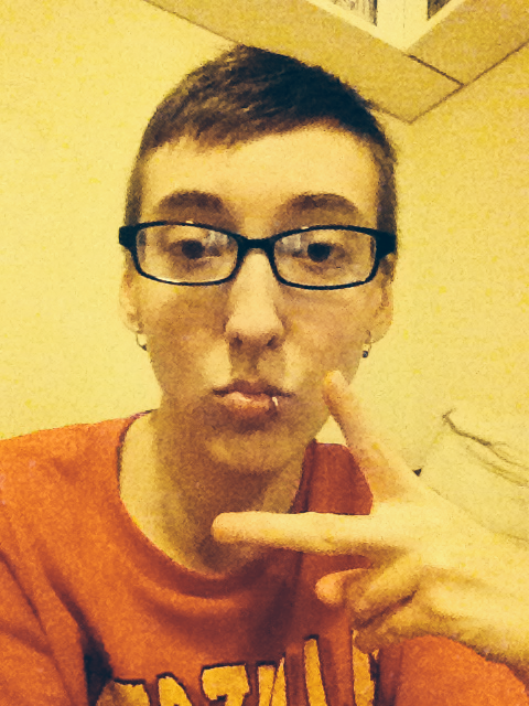 kingoftheghosttrain:No selfie session is complete without a cat