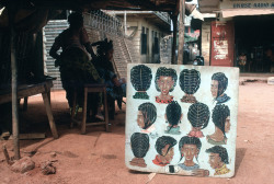 unrar:    Lagos, Nigeria. A traditional hairdressing