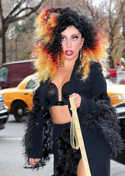 gagasgallery:  Gaga arriving at her apartment