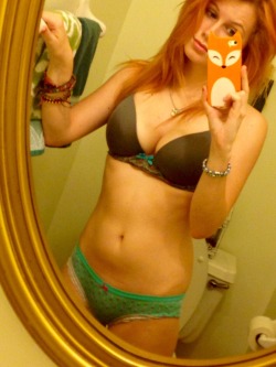 stillgetsnone:  dogsdayswagger:  Playtime w/ the-fox-says-fuck-you.tumblr.com …  Cutie!