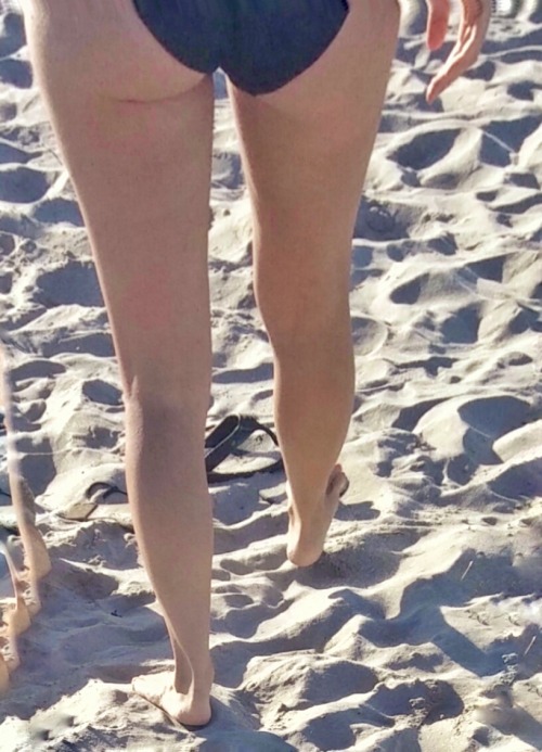 tradewme2169: sweetvixen12ma: Day at the beach with hot wife. Would you get hard for her? Already am