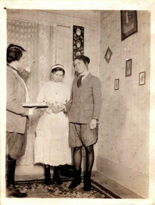 thegayreich:Vintage Lesbian Wedding