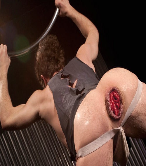 twohandssam:  roddickrider:  WIDER   Distorted.