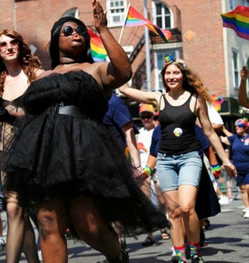 seashellesbians:black wlw at pride!