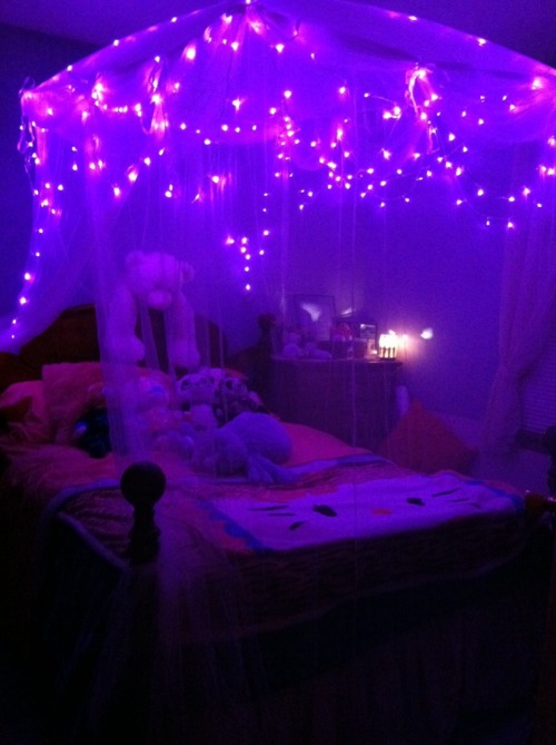 restrainlove:  badlittlekitten:  his-little-red-riding-hood:  glowys-crafty-corner:  bearbears-little-princess:  Oh how I love my Princess bed!  I did not honestly think this would be as popular as it has become! Components:♡ Pink sheets♡ Hello kitty
