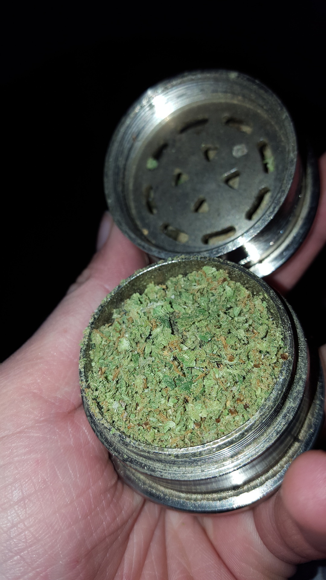dabakin-cloudblower:  After work bong bowls💚