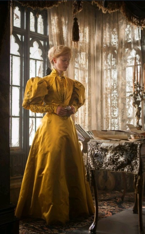 twh-news:Few new images of Edith’s gowns in Crimson Peak [x]