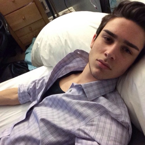letsfack: A long day at work calls for some early zzZ’s
