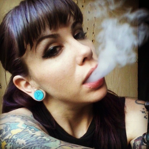 krystakaos:  Smoking fetish… sorryimnotsorry 