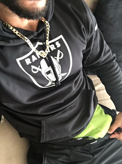 mixxxd-daddy:  Trying to watch college football but Tumblr is too FUCKING distracting. 💦