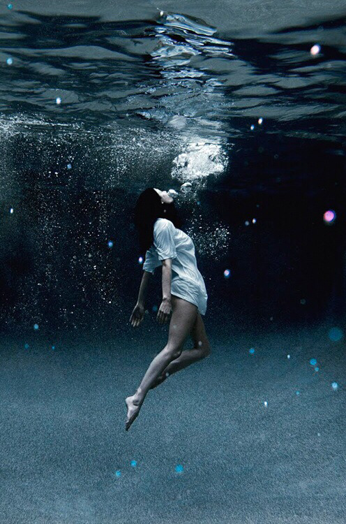 anyta2000:  IM DROWNING IN SADNESS на We Heart It.