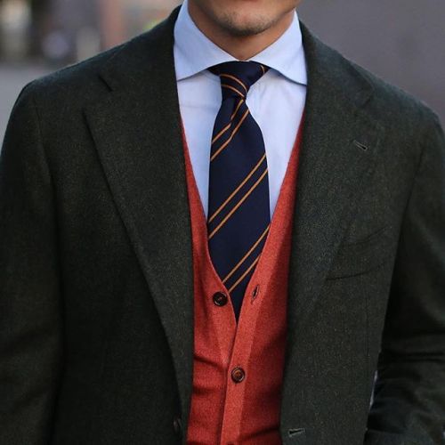 Since we are coming up on Halloween, a little bit of green and orange inspiration from the always we