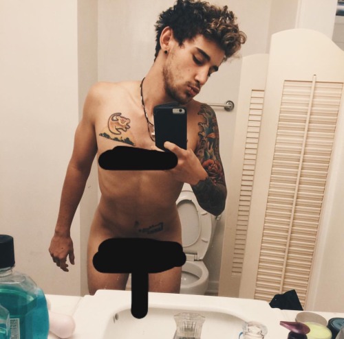 male-celebs-naked:  Luke Brooks 🍆👅l