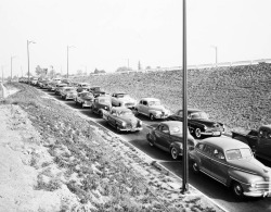 usclibraries:  Yes, there were traffic jams in 1951, too. Here’s the 101’s Silver Lake Boulevard off-ramp. Part of the Los Angeles Examiner Collection in the USC Digital Library. 