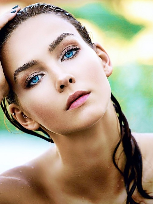 beautiful-women-everywhere: Rachel Cook Just look at those eyes…