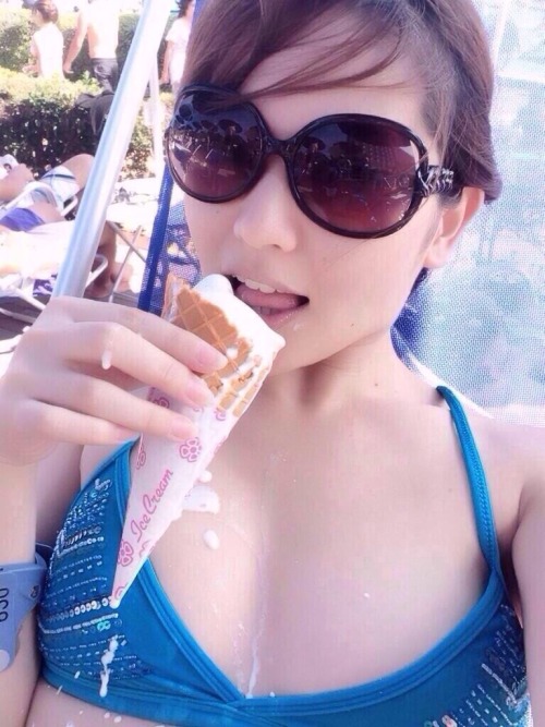 singsong: facebookやtwitterに水着画像載せてる素人女★4