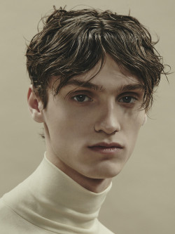 manniskorarkonstiga:    Tom Bird photographed by Nhu Xuan Hua for Exhibition Magazine   