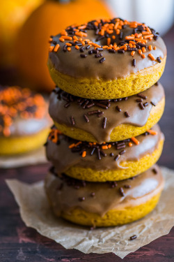 foodffs:  https://bakingmischief.com/2016/09/23/pumpkin-donuts-with-maple-glaze/Pumpkin
