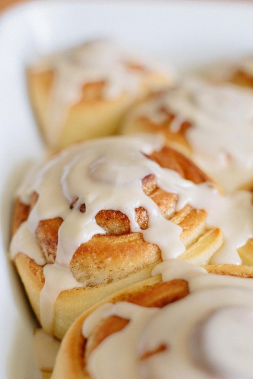 alloftheveganfood: Getting Ready For Fall: Vegan Cinnamon Roll Round Up! Vegan Cinnamon Rolls with C