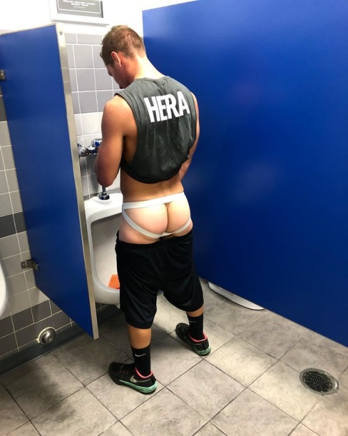 showmeyourholebro:lemmeseeyourjockstrap:I wish I would walk in on this in any public restroom Follow