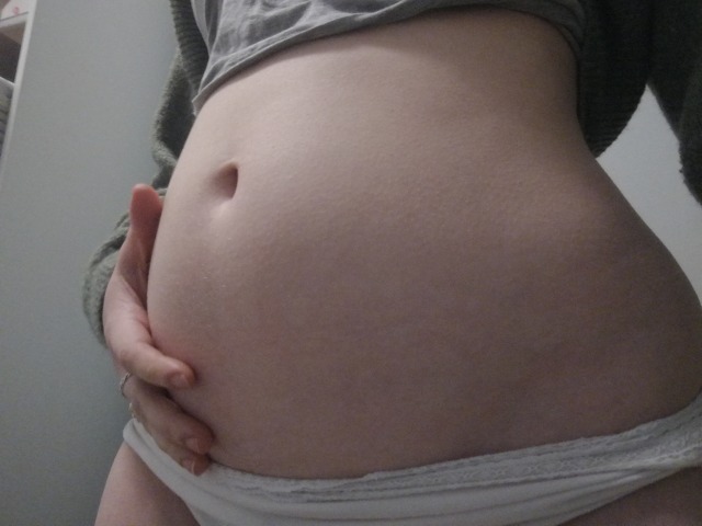 roundmuse:wishing i was this tight and round again. it felt like I’d swallowed a watermelon! it felt so much heavier than I look here. the lower belly curve 