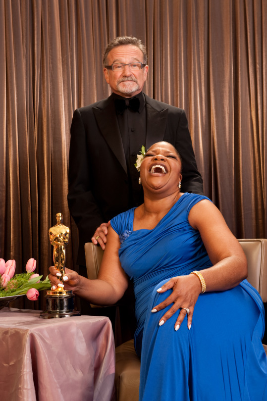 Best Supporting Actress Winner Mo'Nique Poses Backstage With Robin Williams During The 82nd Annual Academy