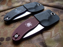 ru-titley-knives:  UKPK kydex neckers .black kydex neck sheaths to fit both the old G-10 and newer thinner FRN Spyderco UKPK knives .  Custom knives sheaths and gear from rtknives@hotmail.com 
