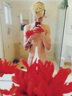 Gay-Emo-Love:  Kian “Fuck Me” Lawley