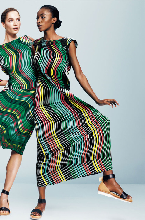 hellyeahblackmodels:  Issey Miyake S/S 2016Tara Falla x Genesis Vallejo