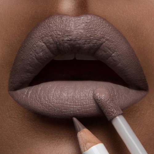 nalgaemoji:@occmakeup’s lip swatches on Instagram are all of a model with brown skin! Companies rare