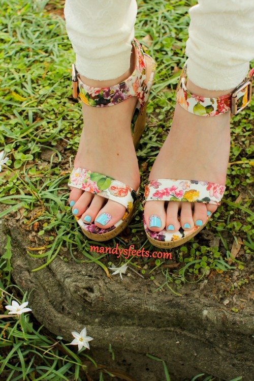 Samples from my set: Blue Toes Around the NeighboorhoodFind it at www.mandysfeets.comThe colors are 