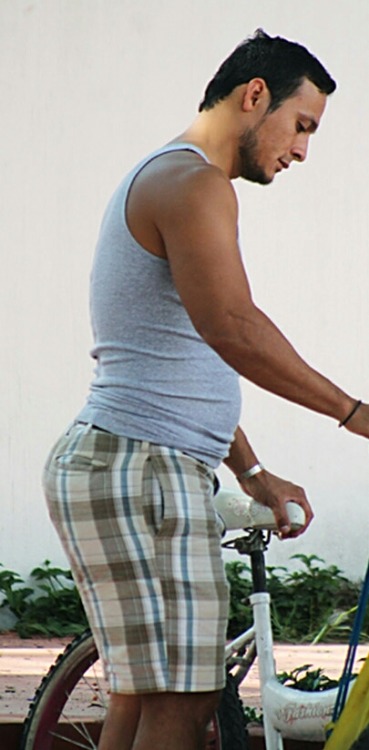 admirer88888:Growing fatter in the front and back! Damn what’s he been eating?!
