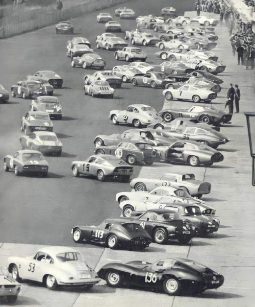 frenchcurious:Départ des 1000 km du Nürburgring 1964 (ph. Gunther Molter). - source UK Racing Histor