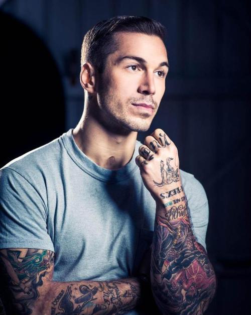 tgrade5:   Alex Minsky Afghanistan veteran 24-year-old , Alex Minsky. Alex lost his leg when his truck rolled over an improvised explosive device. Alex journey back to life wasn’t easy. He has overcome some difficult times and come out on top. Now rising