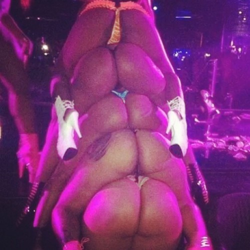blackgirljellyshots:  #BlackGirlJelly: Ass, Sass, and Class.Tweet Me