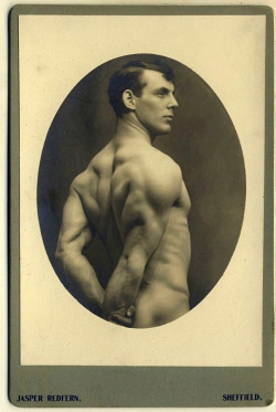 n2xy:  British athlete photographed by Jasper Redfern, early 1900’s 