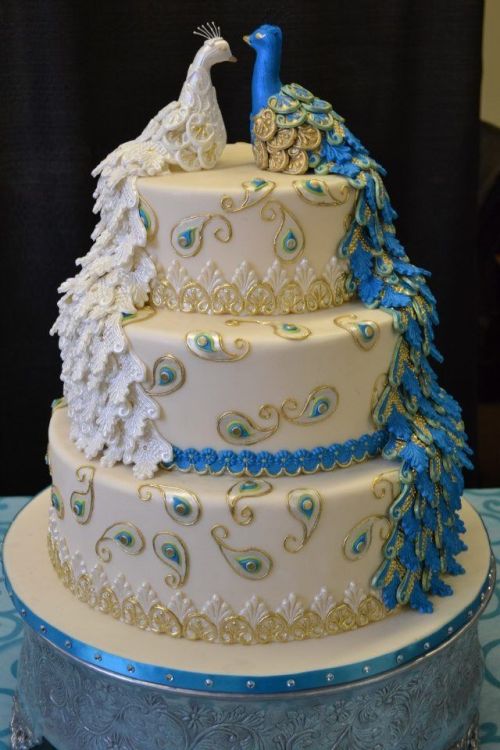 oneknifek: Romantic peacock wedding cake! Bride is white…groom is blue. Would be great if two