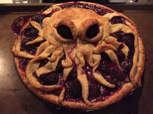 lady-feral:excitedandpirates:steampunktendencies:Cthulhu pie@lady-feralmore pie ideas?Omg yes