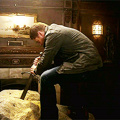 i-want-destiel:  casuallyhuntingthings:  avatarwinchester: We need a brave knight who is willing to step up and kill the beast.  how did the crew manage to keep straight faces watching him do this  I think they didn’t and that’s why he’s smiling