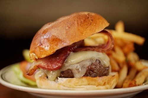 foodluxury:  Love Food? This blog is for you. 