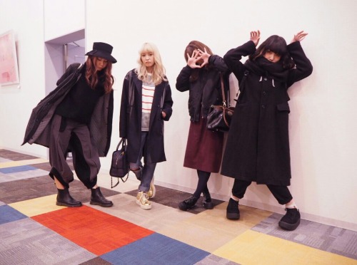 SCANDAL; “‘Home we go!’ photo #scandal_yellow #SCAFES” - RINAAlso, HARUNA’s shoes are from COMME des