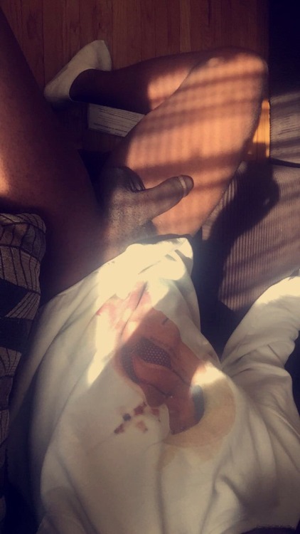 paulysway:  this is why I don’t deserve days off. all I do is take nudes and jerk off .   👻 : Uberpapi