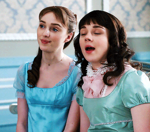 DAPHNE & ELOISE BRIDGERTON IN BRIDGERTON | S01E01 “Diamond Of The First Water”