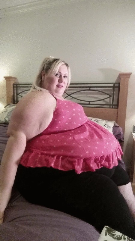 garyplv:  yum475:  Gorgeous women  √ 