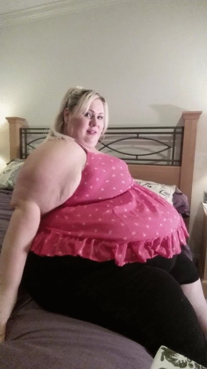 garyplv:  yum475:  Gorgeous women  √ 
