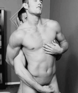 hotgayguysnude:  Watch and Chat with Hot gay guys LIVE and FREE! No CreditCard or Email required! http://tinyurl.com/GayGuysLiveFREE 