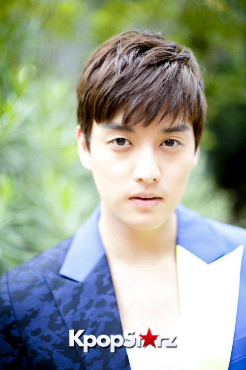 Kpopstarz photos edited ver.  &gt;_&lt; They looked too tired and their skin doesn&