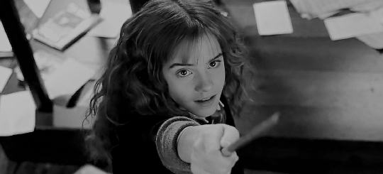ginnyweasleys: @hogwartsonline | brightest witch “Immobulus!” 
