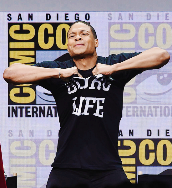 rayfish-r:Ray Fisher onstage during the ‘Justice League’ Panel at the Comic-Con