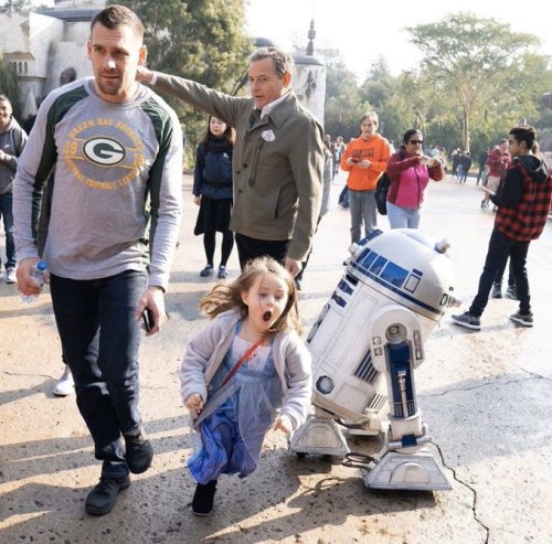 disney-universes: There is a LOT going on in this picture.Bob Iger doing a Nazi pose, a little girl 